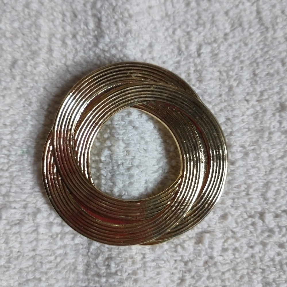 Goldtone scarf clip vintage 2 inch wide